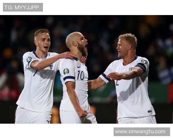 足球明星与粉丝亲密互动瞬间大揭秘让我们一起感受他们的温暖与热情