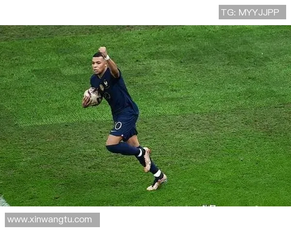 后卫足球明星高清截图集锦展现顶级防守技巧与风采